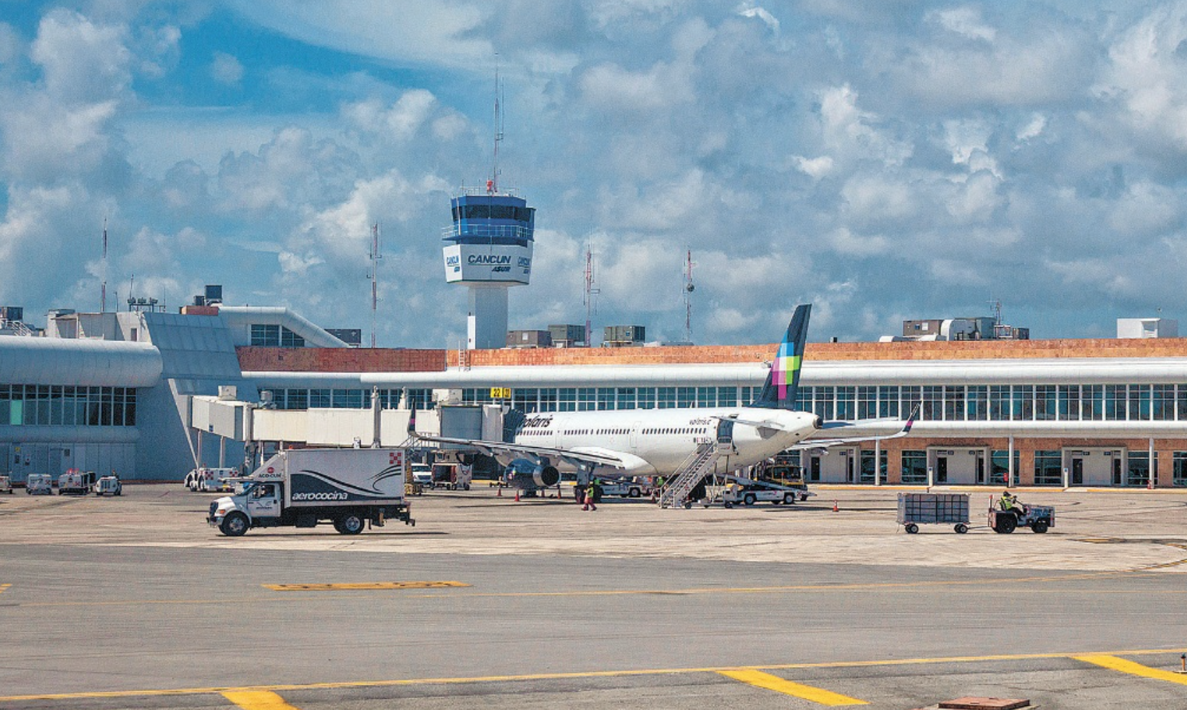 Aeropuerto de Cancún primer lugar en turistas extranjeros